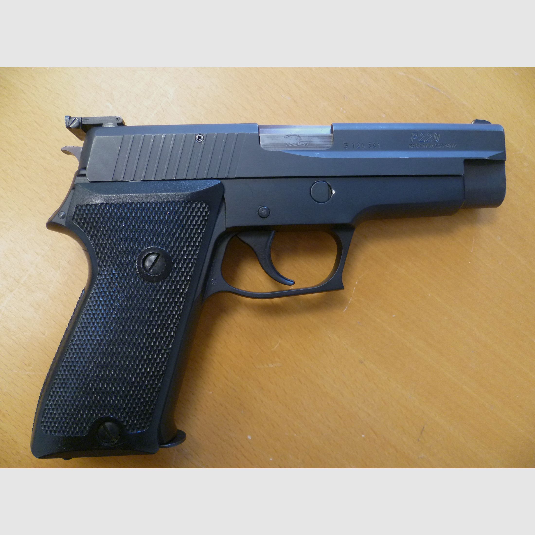 Pistole SIG Sauer P220 9mm Luger