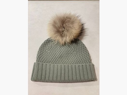 Bonnet en tricot Schneiders avec pompon en raton laveur finlandais en menthe