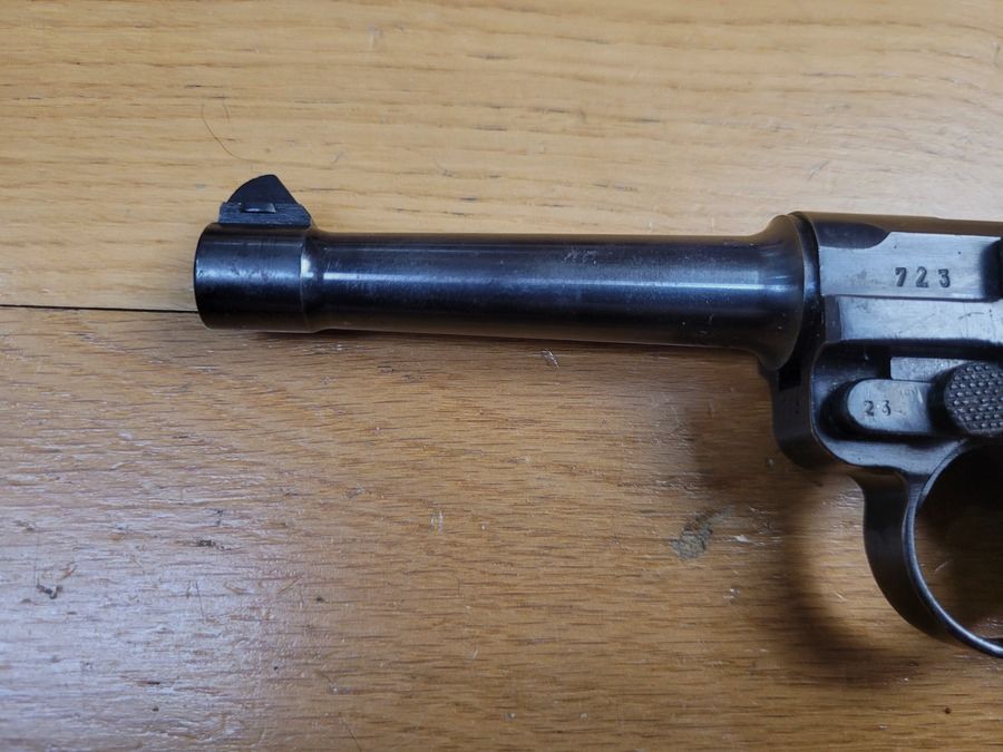 Außergewöhnliche Luger P08 Kriegsmarine Pistole – Weniger als 3900 Exemplare – Mauser S/42 Fertigung von 1938 – Kriegsmarine Holster und Originalschlüssel – Sehr seltenes Set in perfektem Zustand!, Bild 7 von 42