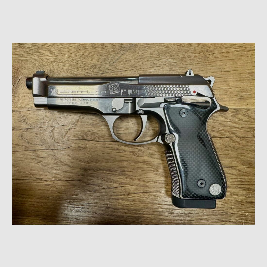 Beretta 92 Sonderedition billennium