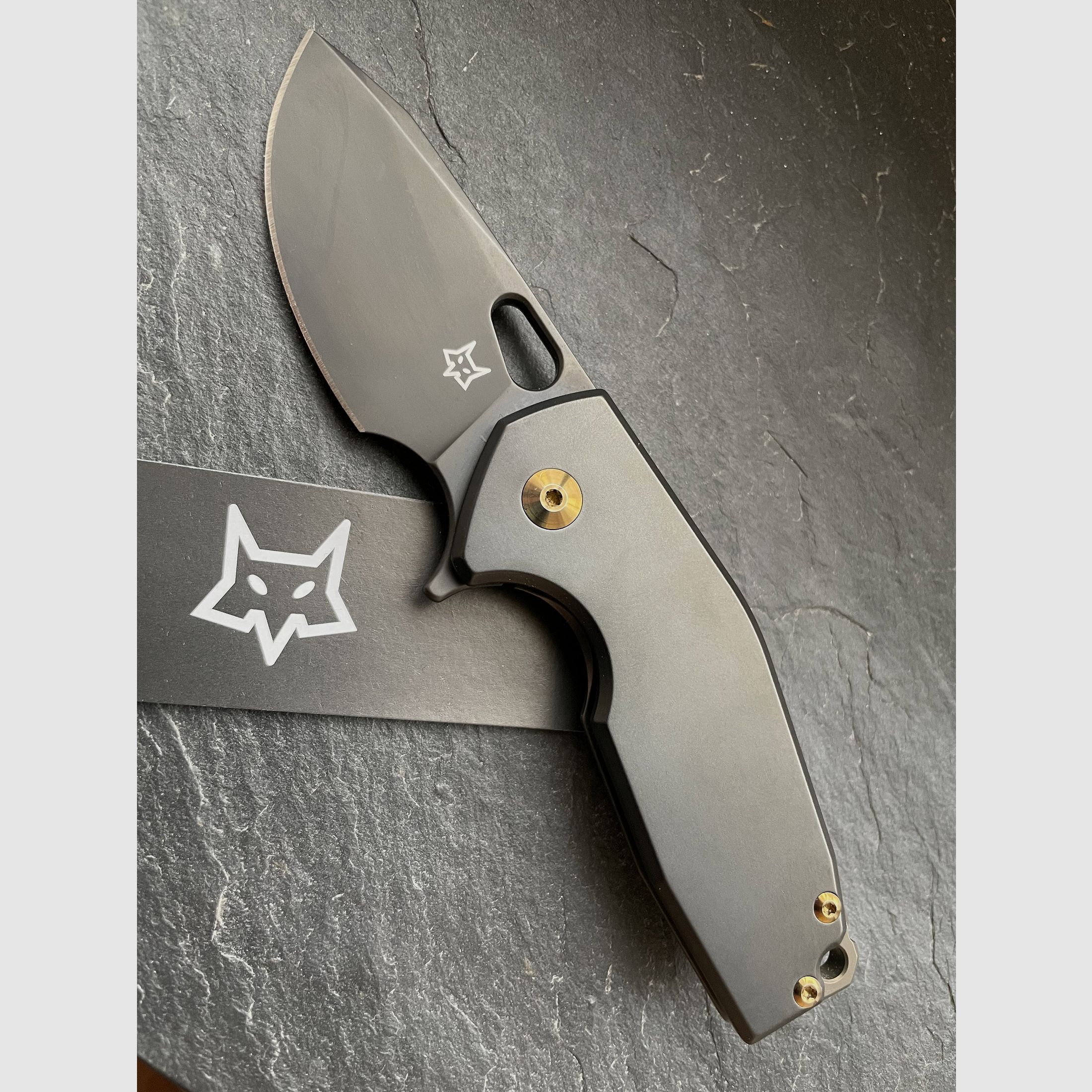 Fox Knives Suru FX-526 TI BB Black PVD Voxnaes M390 Titan Folder