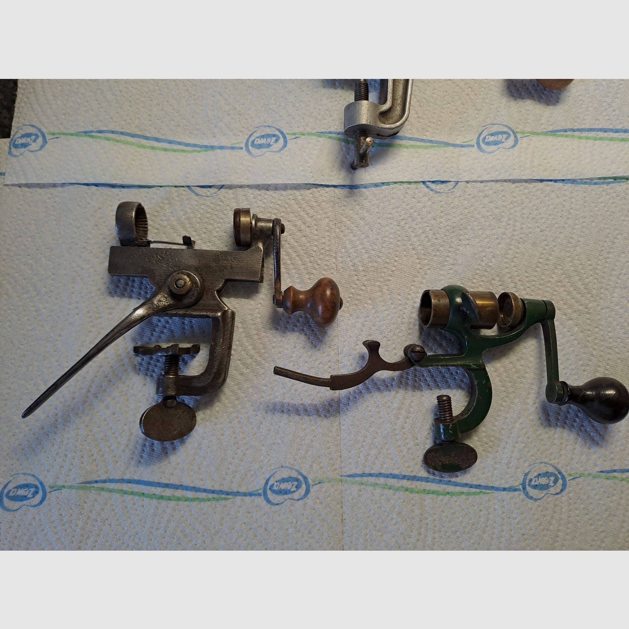 Caricatori di munizioni antiche e accessori