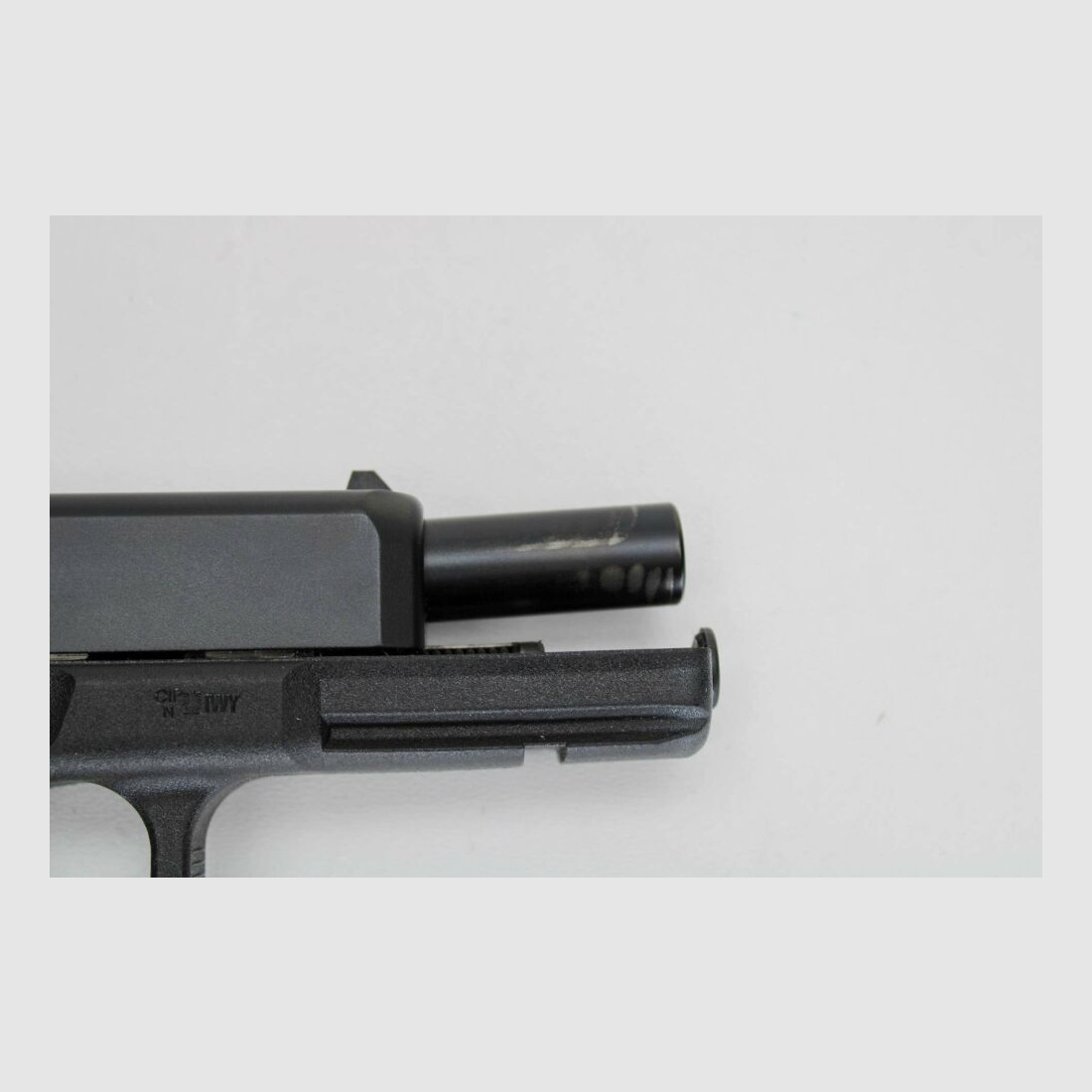 Pistola Glock 17 GEN 5 Cal 9 Para con 4 cargadores y bolsa 9mm Luger