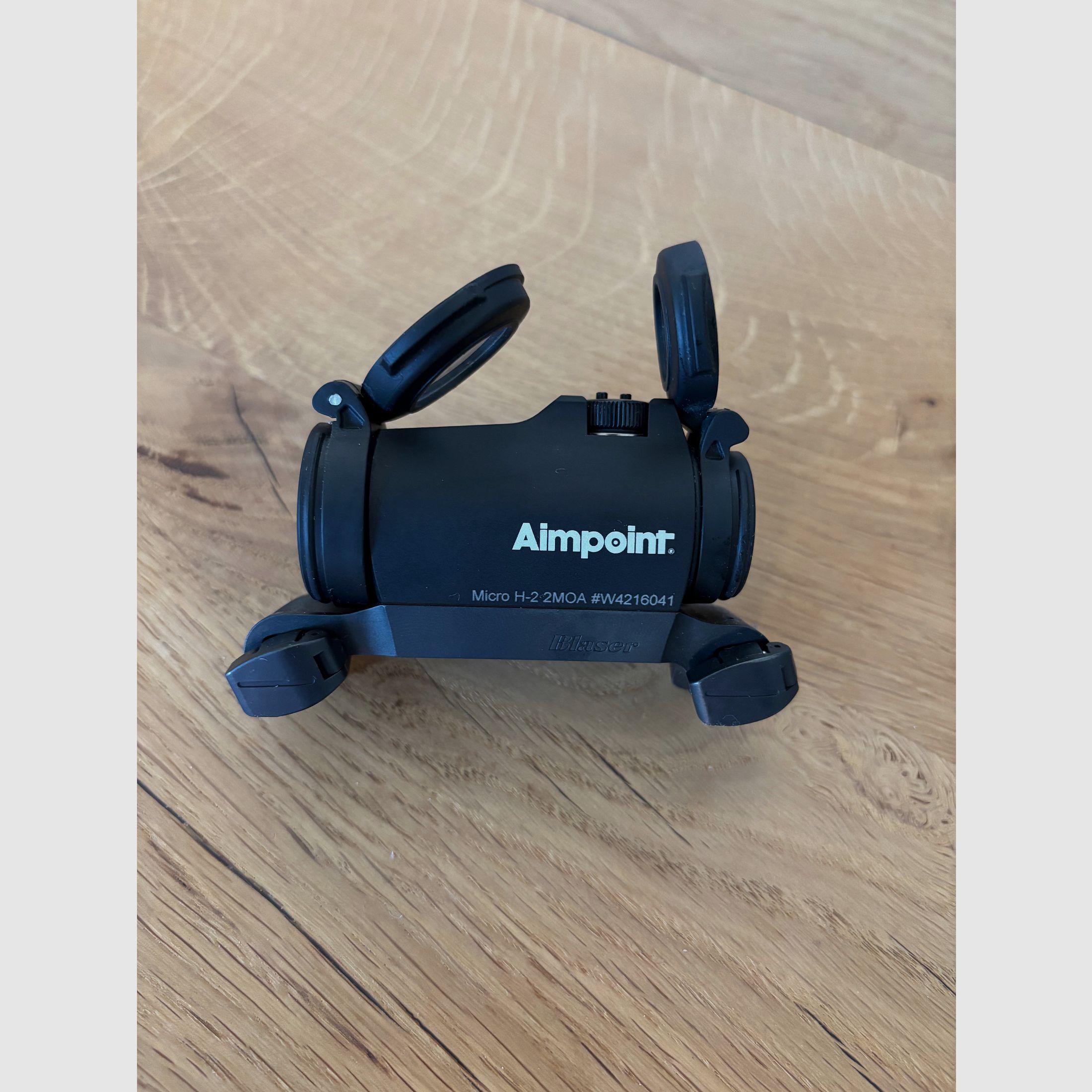 Aimpoint H2 z montażem na szynie Blaser