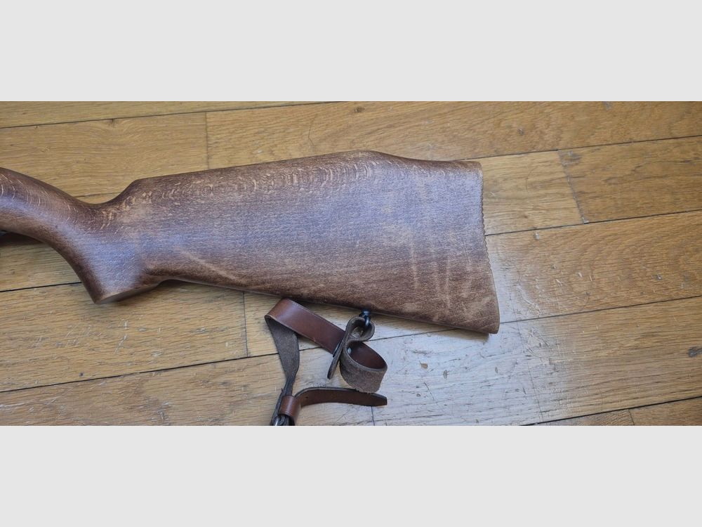 Albrecht Kind Büchse (und nicht King, wie oft gehört oder gelesen!) – Einzellader 22 Lr – Entspricht unseren „La Française“ – Ultra leichte Einsteigerwaffe für Spaß auf dem Stand oder im Garten – Sehr schönes Holz trotz fehlender Wachsschicht/Ölung – 11mm Schiene und Gewinde-Lauf mit Schutzring – Verstellbarer Abzug – TBE+, Bild 3 von 28
