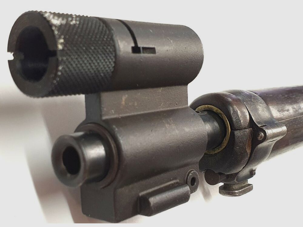 Fabryka broni w Bernie Szwajcarska karabinek G1911 z diopterem i muszką