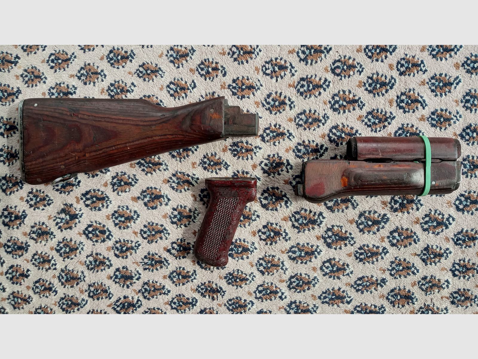 Komplettes Holz Laminat Festschaft Set inkl. Bakelit Griff, Schaft und Handschutz /  AKM und AK74