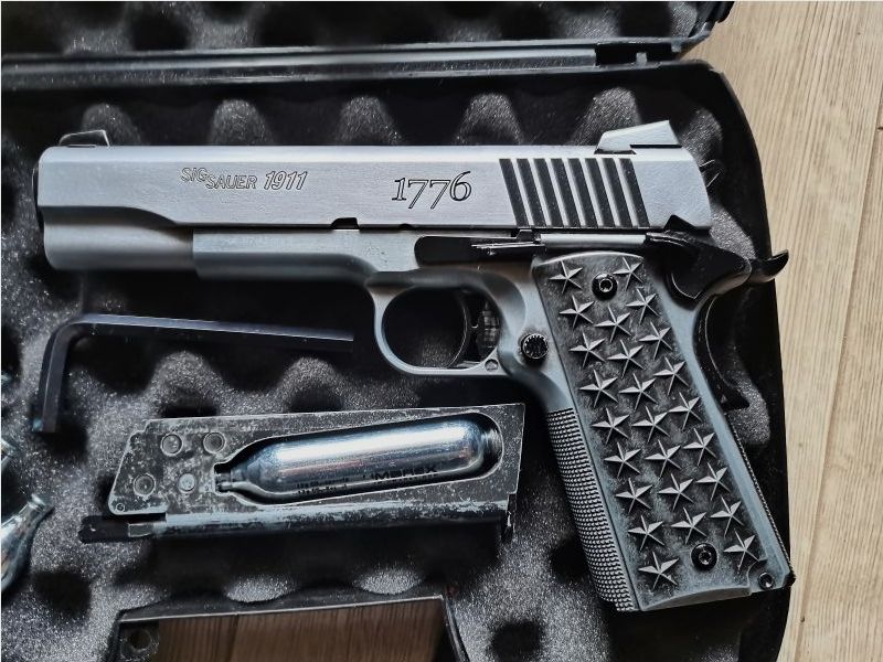 Sig Sauer 1911 We The People 4.5mm