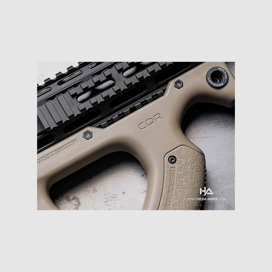 HERA ARMS CQR Agarre Frontal Negro