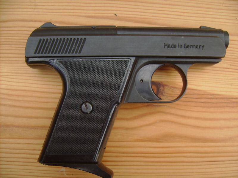 Perfecta Mod. FBI 8000 CAL.8mm Knall PTB 387/2 in OVP ungeschossen