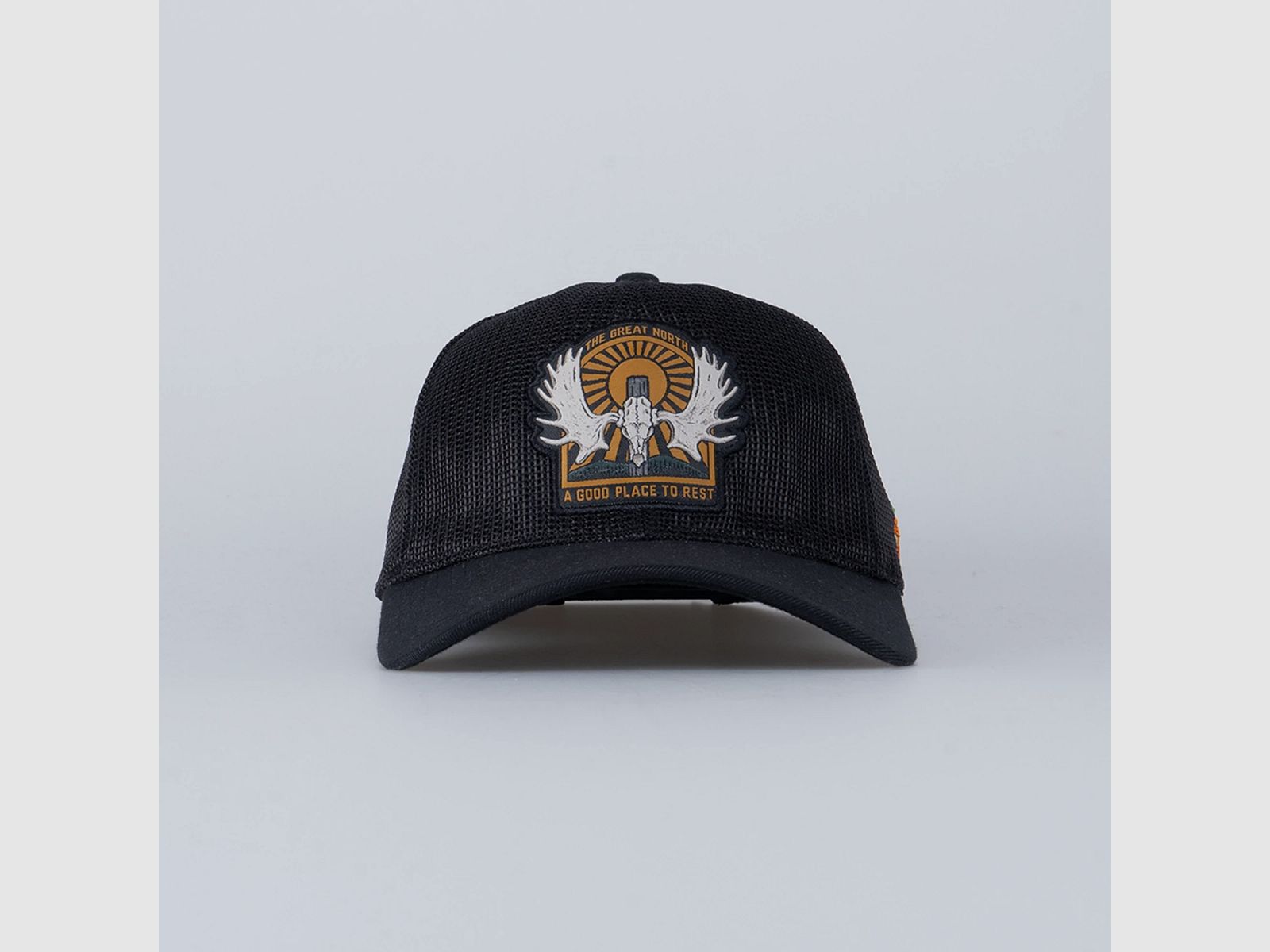 Cappellino SQRTN, mesh nero con corno di alce