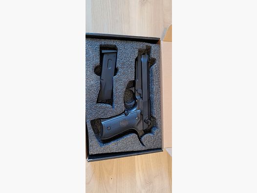 KLI M92 con proiettili in metallo GBB 6mm BB nero