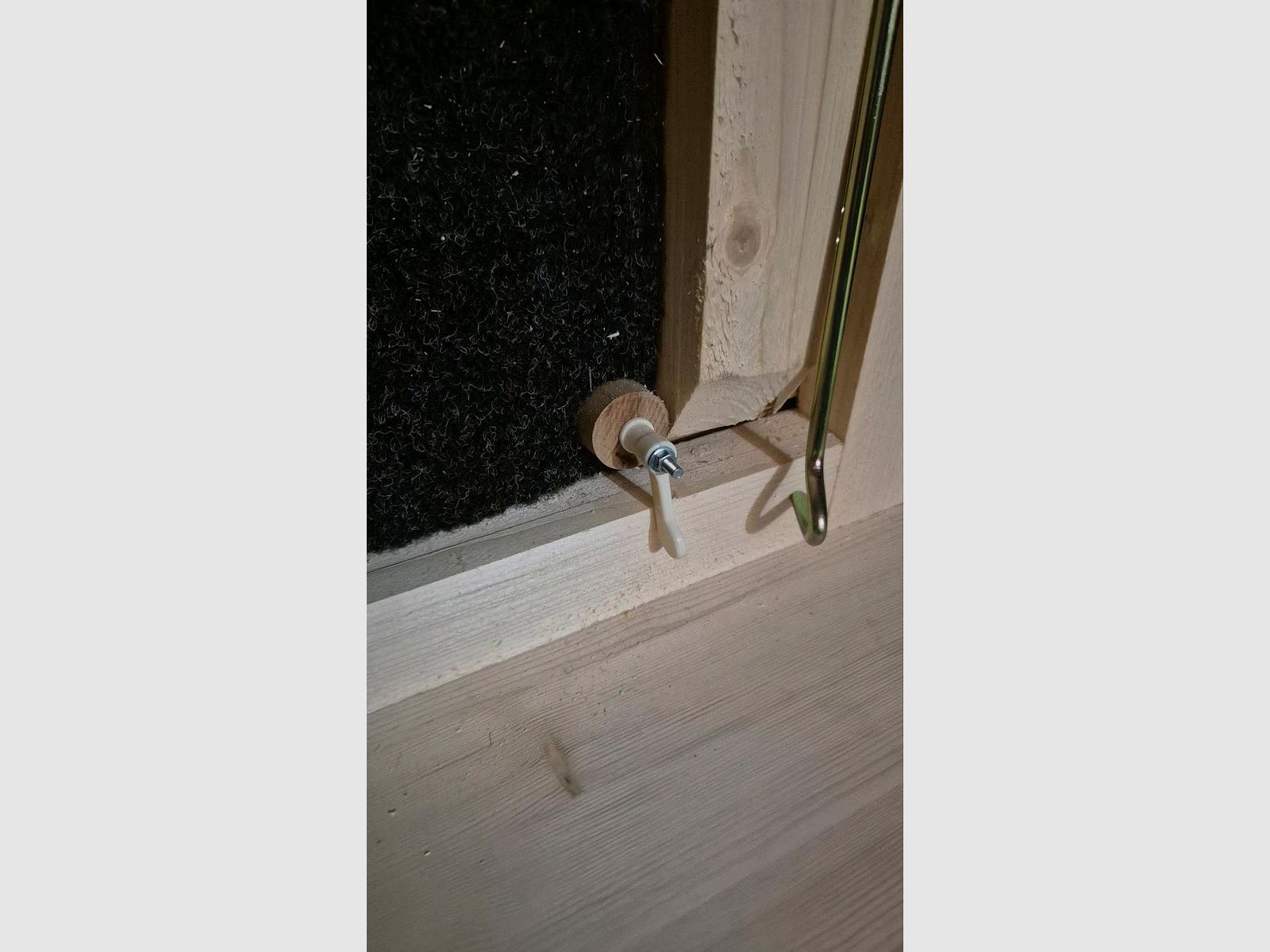 Mobile, cabina di caccia su ruote in tavole di larice