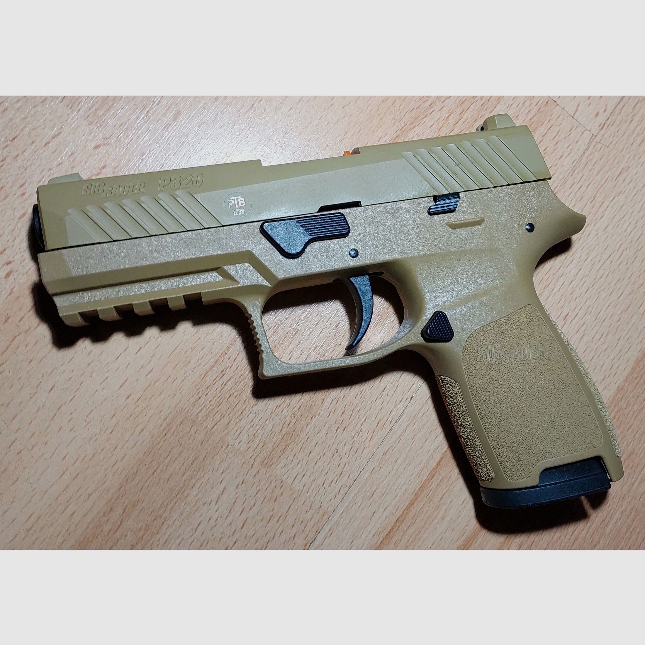 SIG SAUER P320 TAN SRS-PISTOLE 9MM P.A.K. (PTB 1038) NOWY