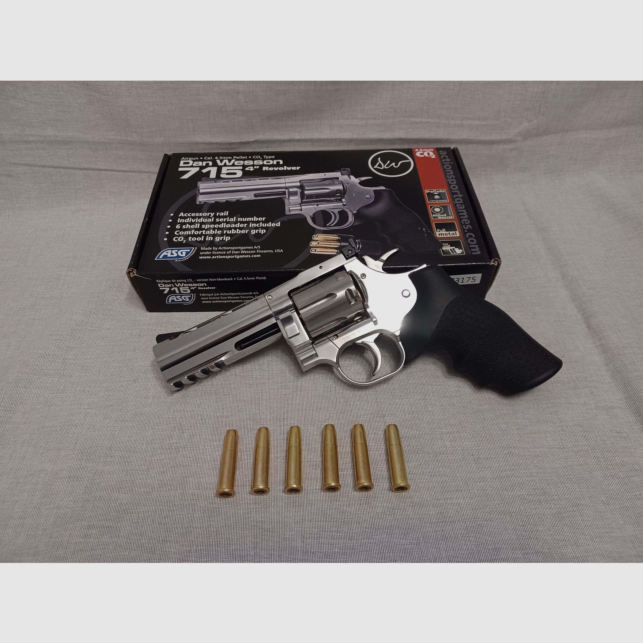 Dan Wesson 715 - 4" chrom / 4,5 mm Diabolo / CO2 / Revolver / OVP (119)