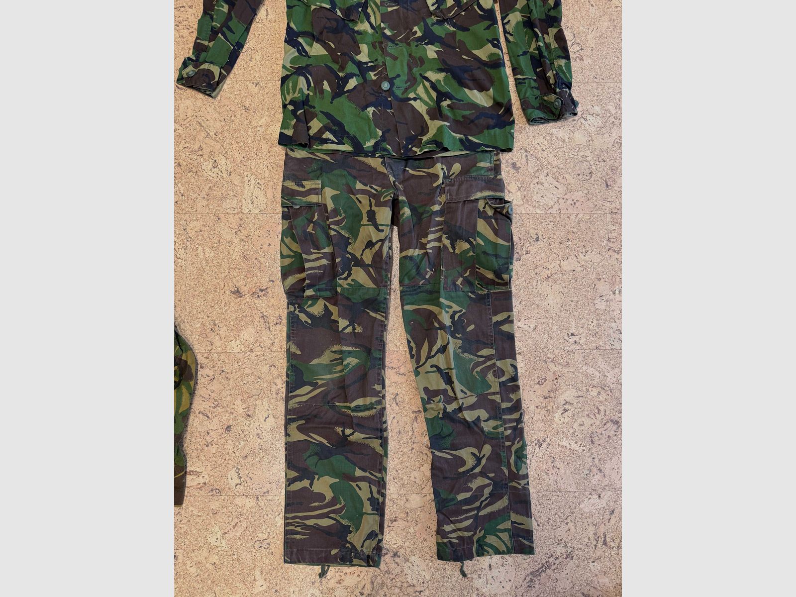 Airsoft-Ausrüstung zu verkaufen – Komplettes Set für Anfänger mit Zubehör in British Army Optik / DPM / Rebellen Outfit