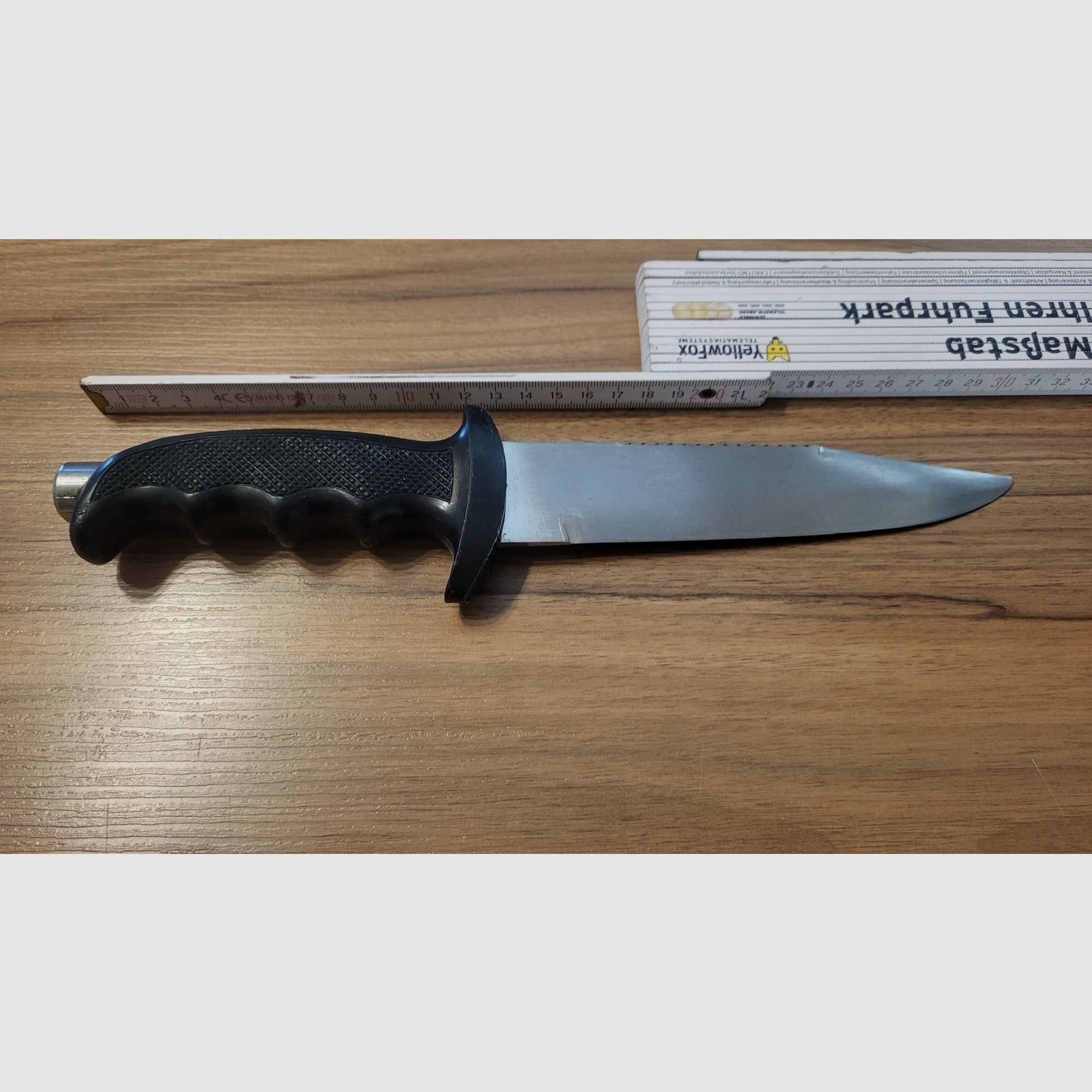 Outdoor-/Jagdmesser mit Kunststoffgriff – feststehende Klinge