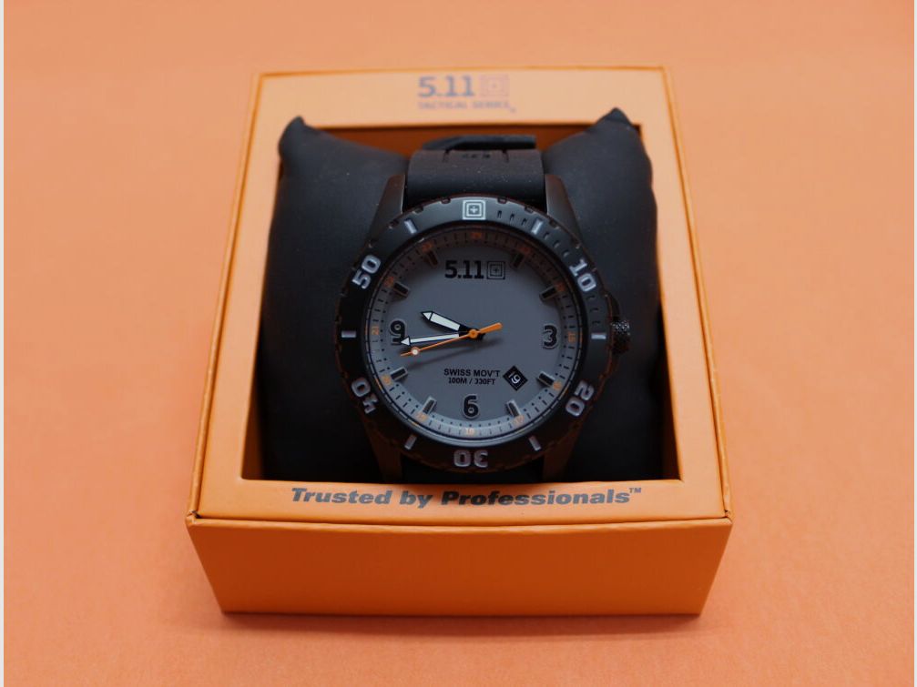 5.11 5.11 Zegarek Guardsman (50133EU) 033 Granite z stalową obudową i silikonowym paskiem