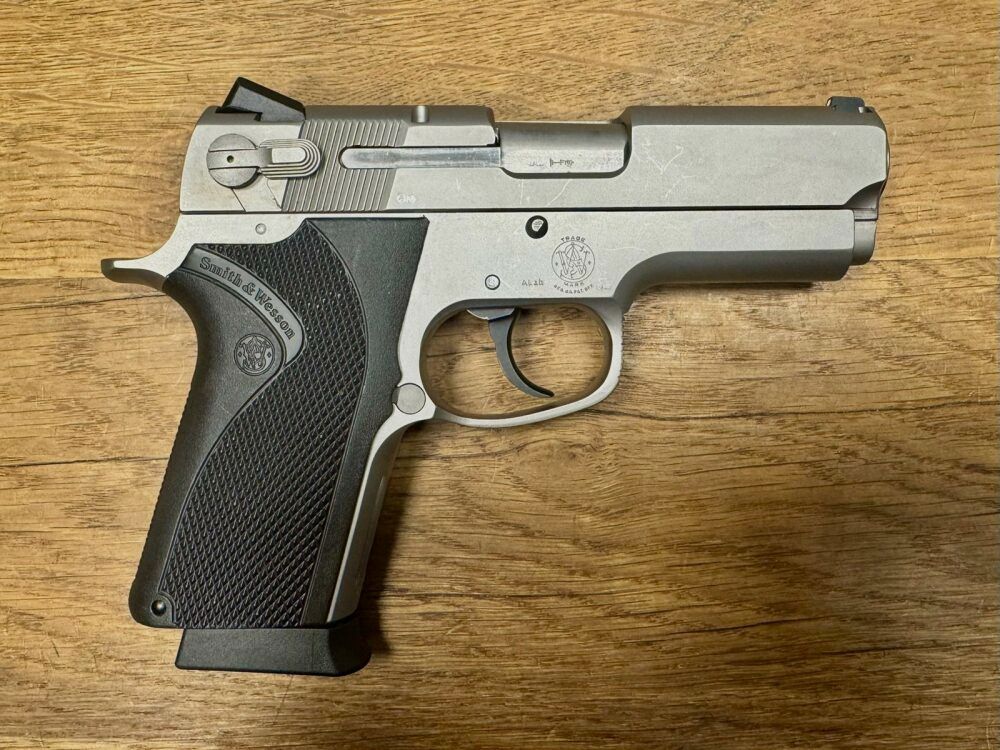 Smith & Wesson 4516-2, image 1 of 4