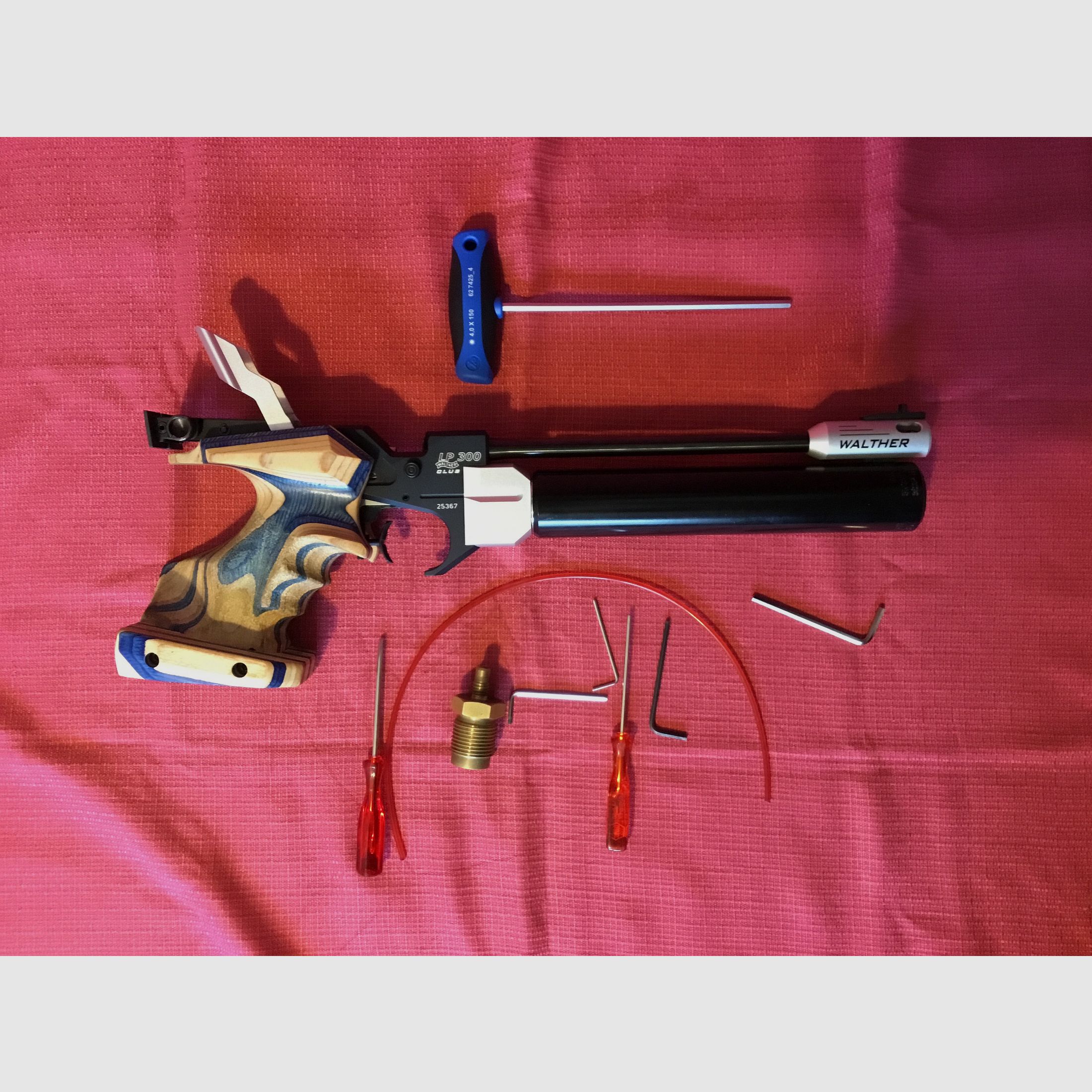 Walther luchtpistool 300 XT – Compleet set met koffer, vuladapter en beschrijving.