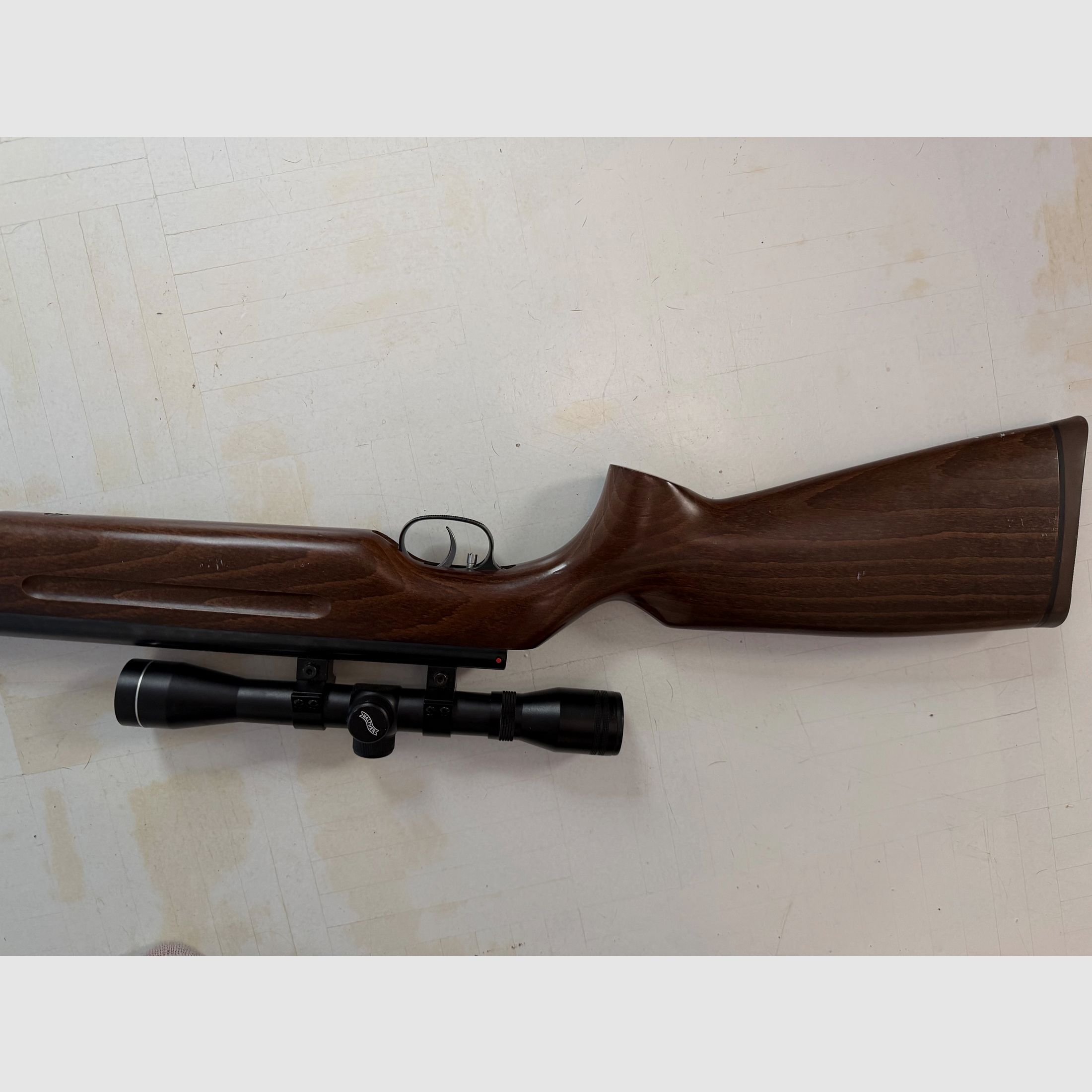 Weihrauch HW 35 K 4,5 mm / .177 – Walther 4x32 ZF + Schalldämpfer, Bild 5 von 5