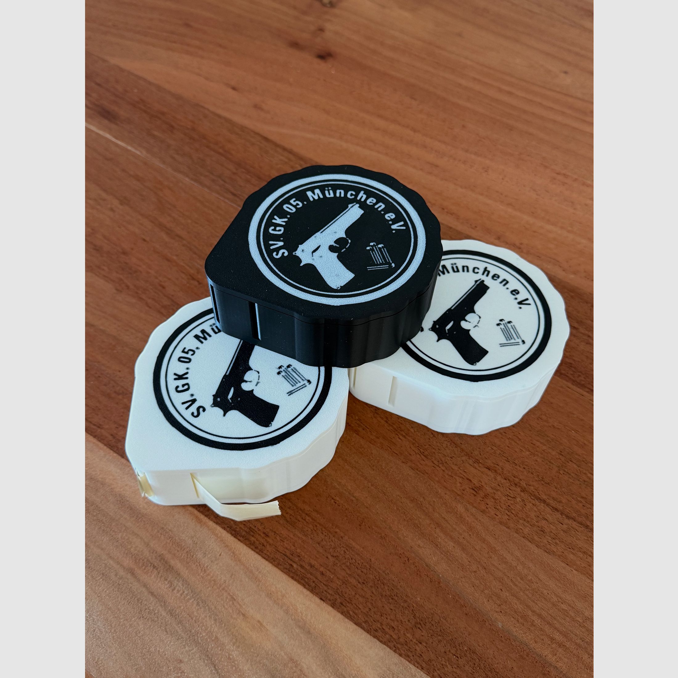 Schusspflasterspender Patch Dispenser für max. 20mm 2000 Stk. Rolle personalisierbar inkl. Magnetverschluss