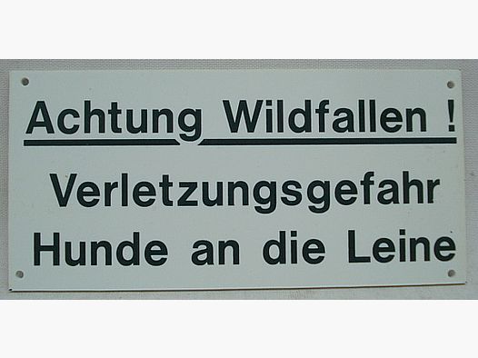 Hinweisschild Achtung Fallen -