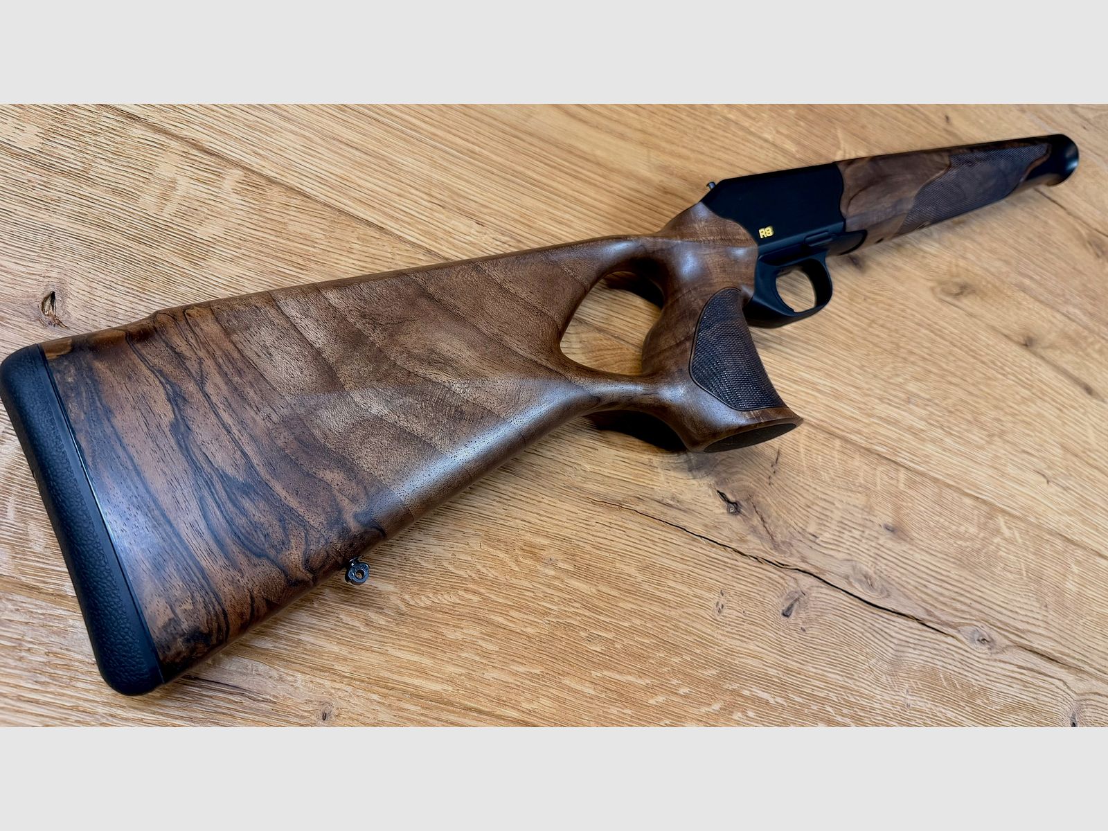 Blaser R8 Success Schäftung / Holzklasse 4 / R8 Logo in Gelb / top Holz absolute Gelegenheit