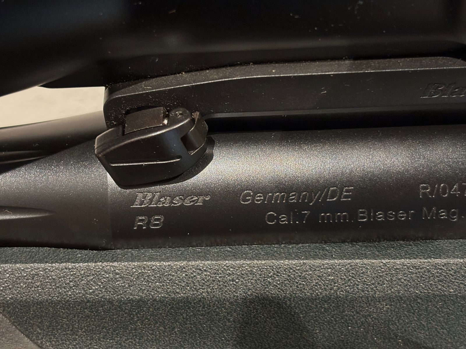 Blaser R8 7mm Blaser Mag Professional Success + Wechsellauf 300 WinMag. Jagdmatch mit Gewinde