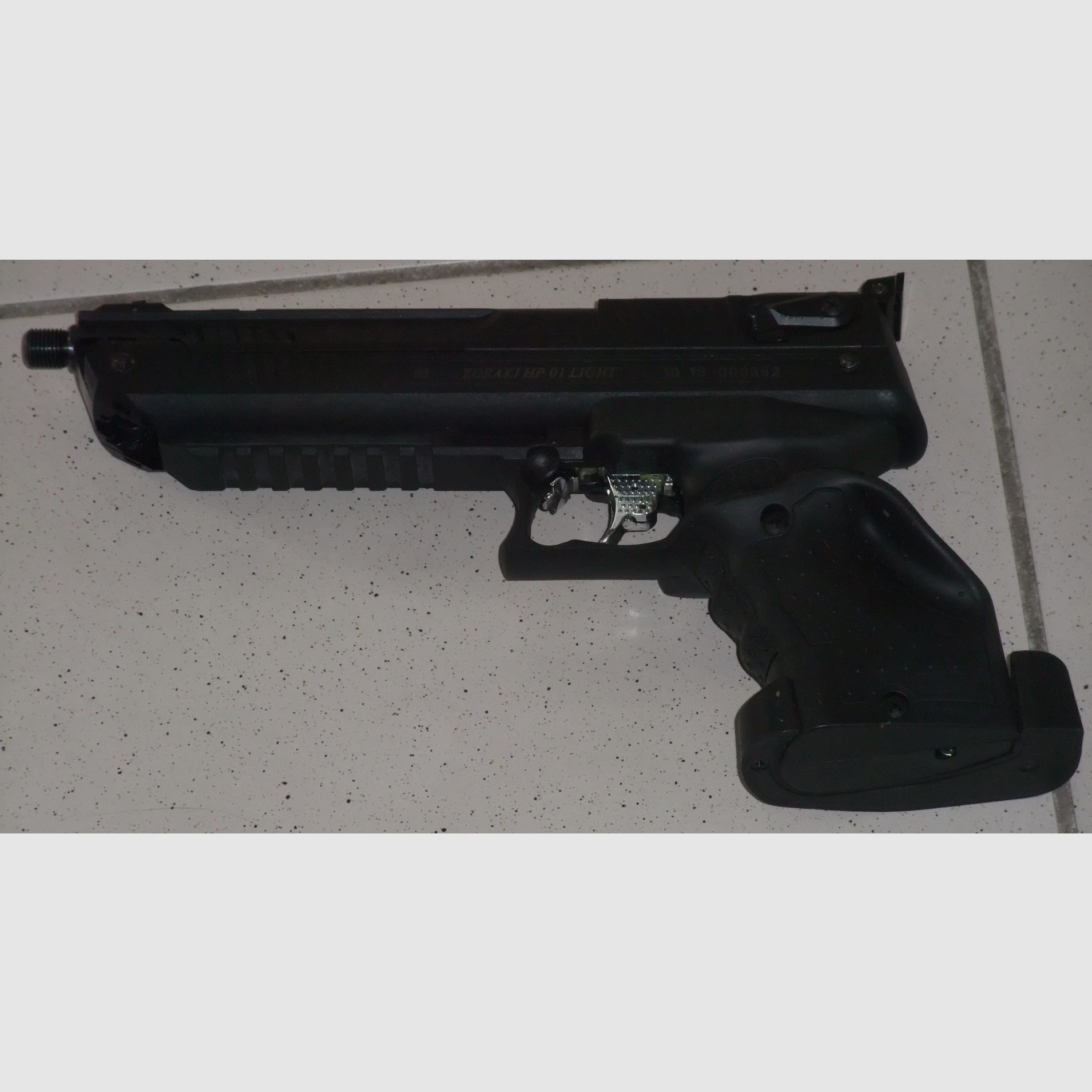 Pistolet à air pré-comprimé Zoraki HP 01 avec poignée droite calibre 4,5 mm avec adaptateur de silencieux