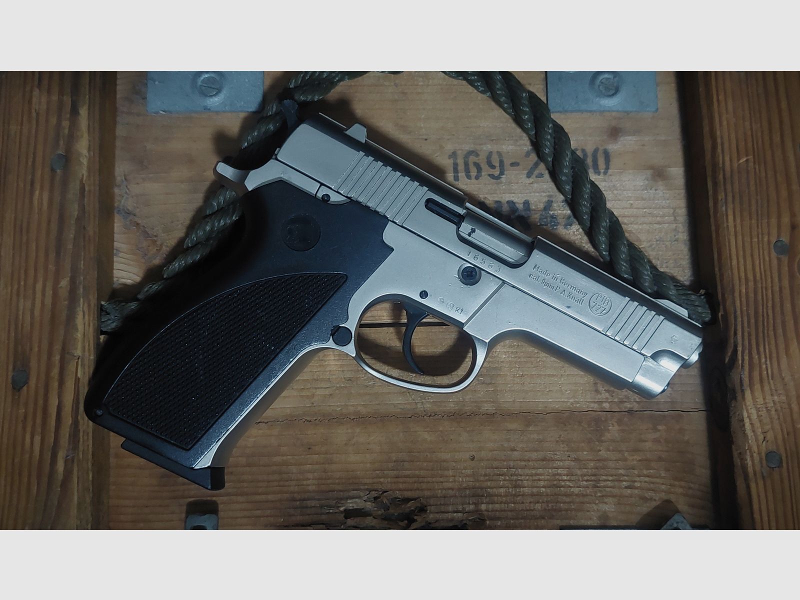 IWG Defender 9 mm P.A.K (PTB 727)