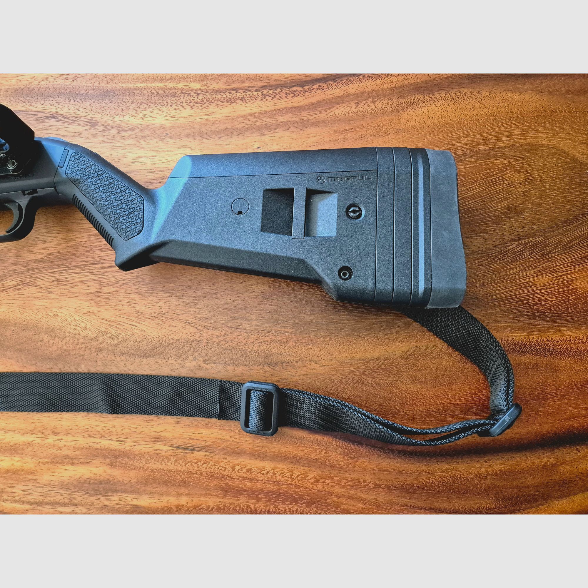 Mossberg M590A1 Ghost Ring Tactical 12/76 Mag. inkl. Magpul Schaft/Sling, Patronenhalter und Laufhitzeschild – Neu und unbenutzt