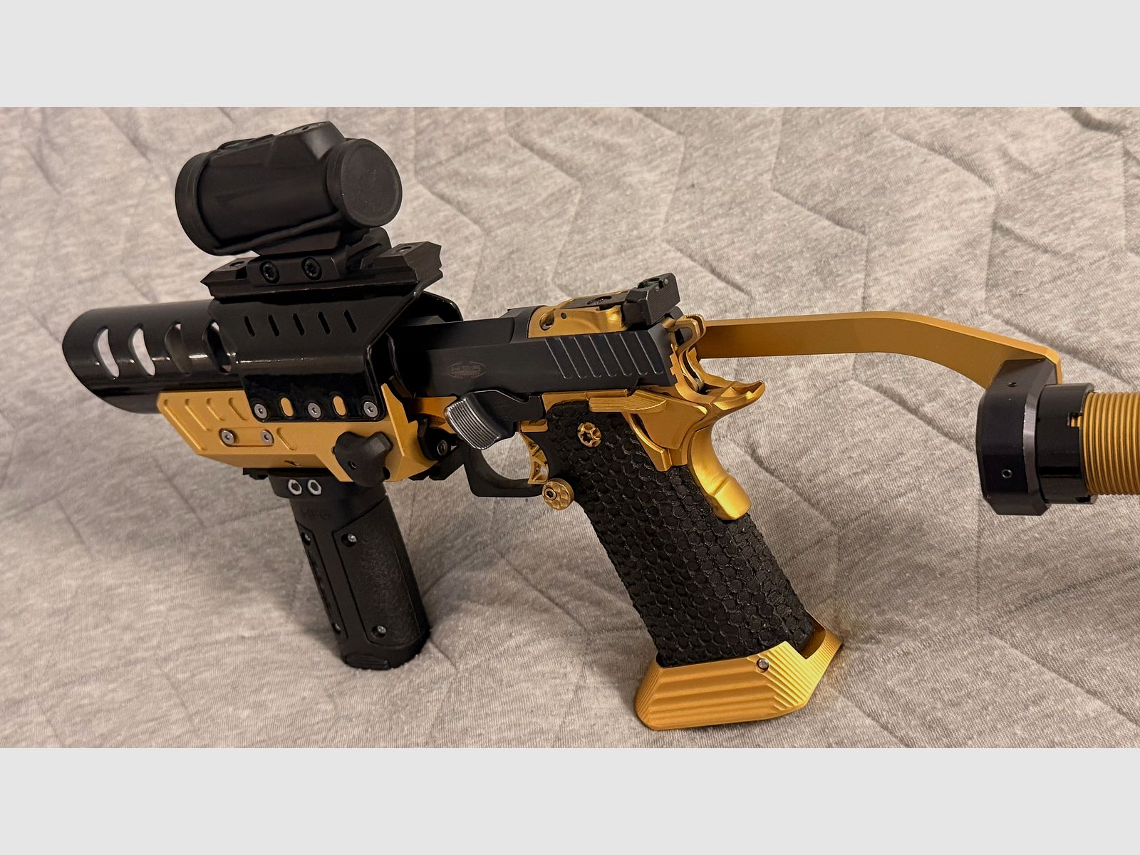 IPSC Standard Optic STI 2011 HPS Guns Range Master 5.4“ with front cut, Picatinny rail weapon is optic ready and Odin2 stock
