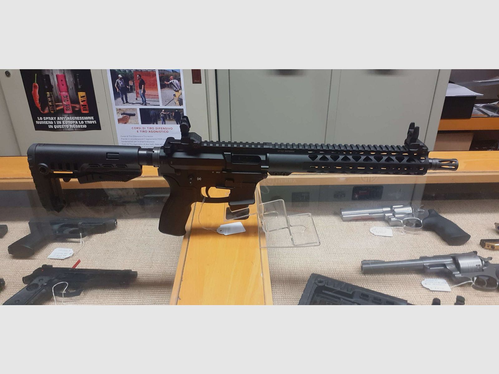 Semi-automatic rifle UTAS Defence mod. UT912-12″ cal. 9×19 Luger, image 3 of 4