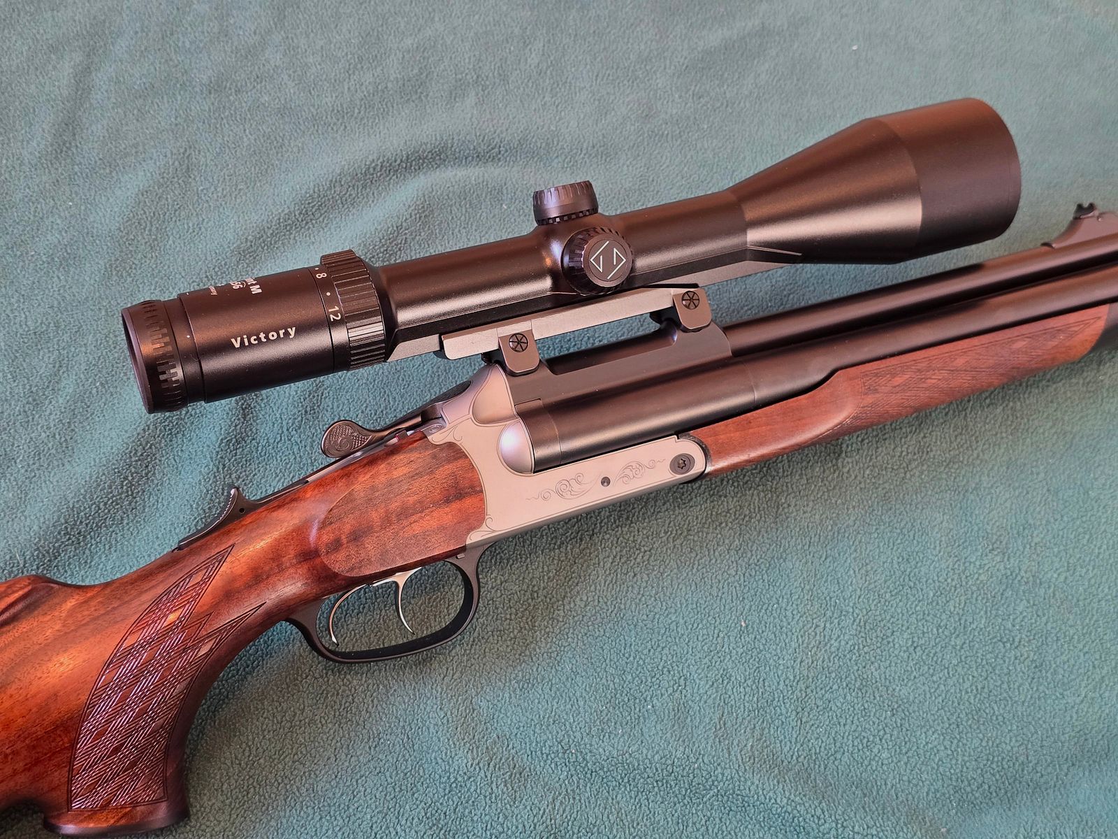 Blaser D99 Duo mit Blaser Sattelmontage und Zeiss Varipoint 3-12 ×56 Leuchtabsehen