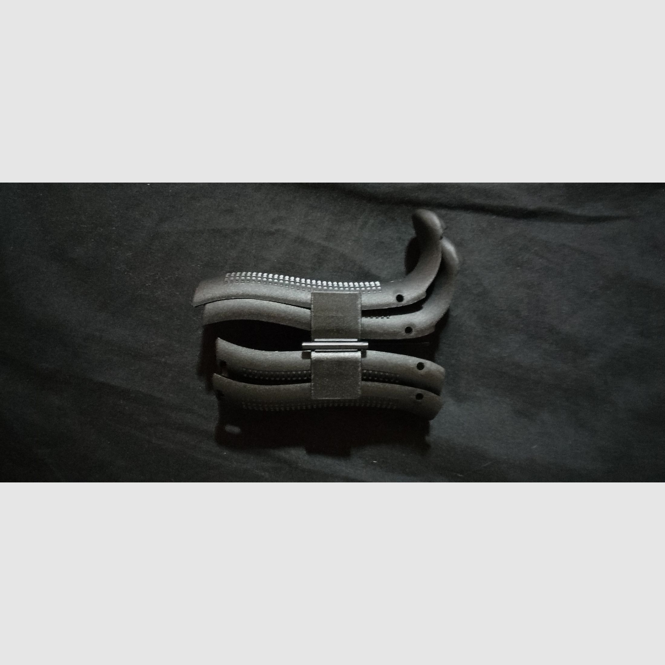 Backstraps 4 teiliges Griffschalenset Glock 17 baugleiche Modelle, 2x mit 2x ohne Beavertail  Größe M-2mm  Größe L-4mm