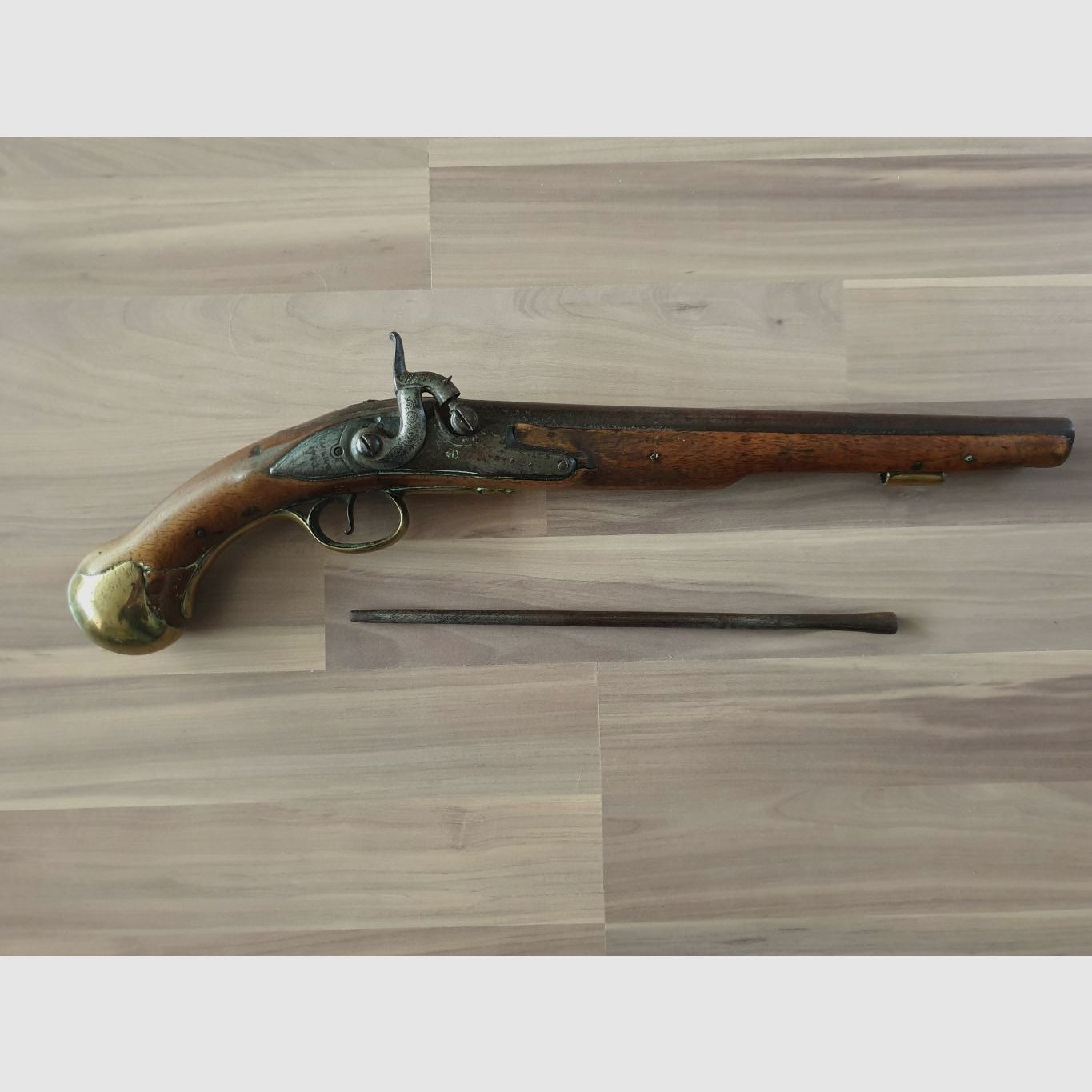 English officer's pistol before 1742