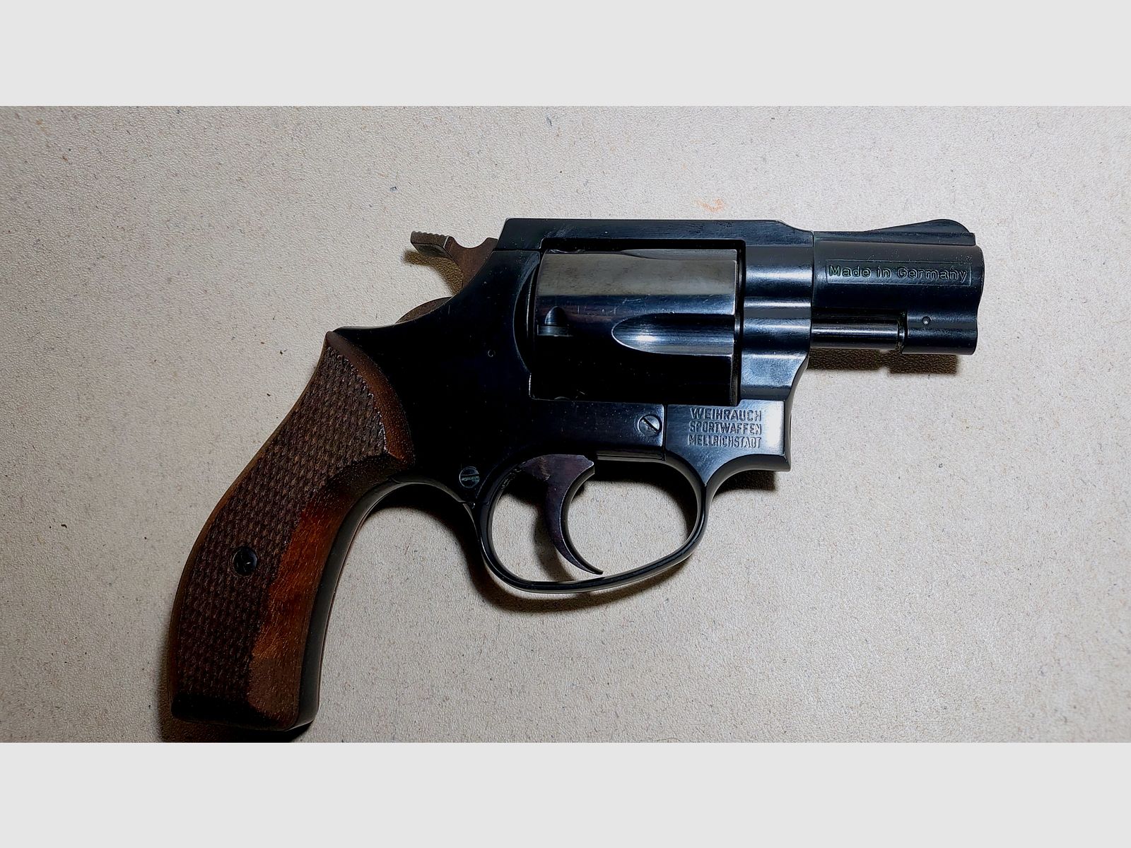 Weihrauch HW37 cal. 9mm R.K. (PTB 887) mit Holzgriffschalen OVP sehr gut erhalten.