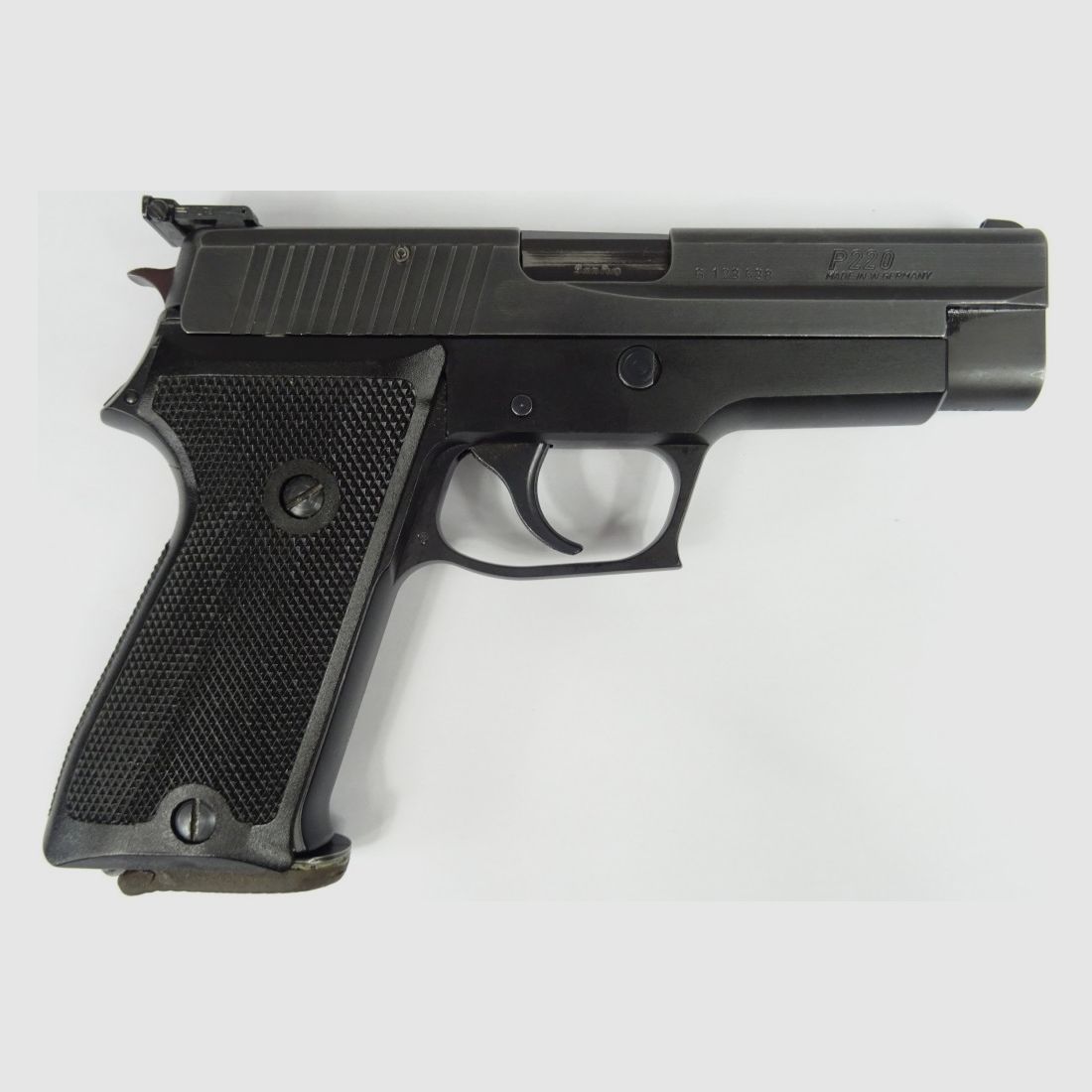 Pistolet Sig Sauer P220 kal. 9x19mm, zdjęcie 2 z 6