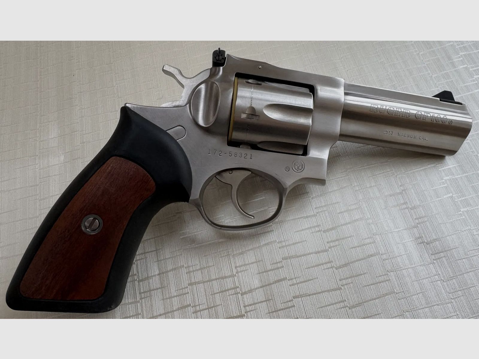 Ruger GP100, 4 Zoll, Kaliber .357 Magnum / .38 Special