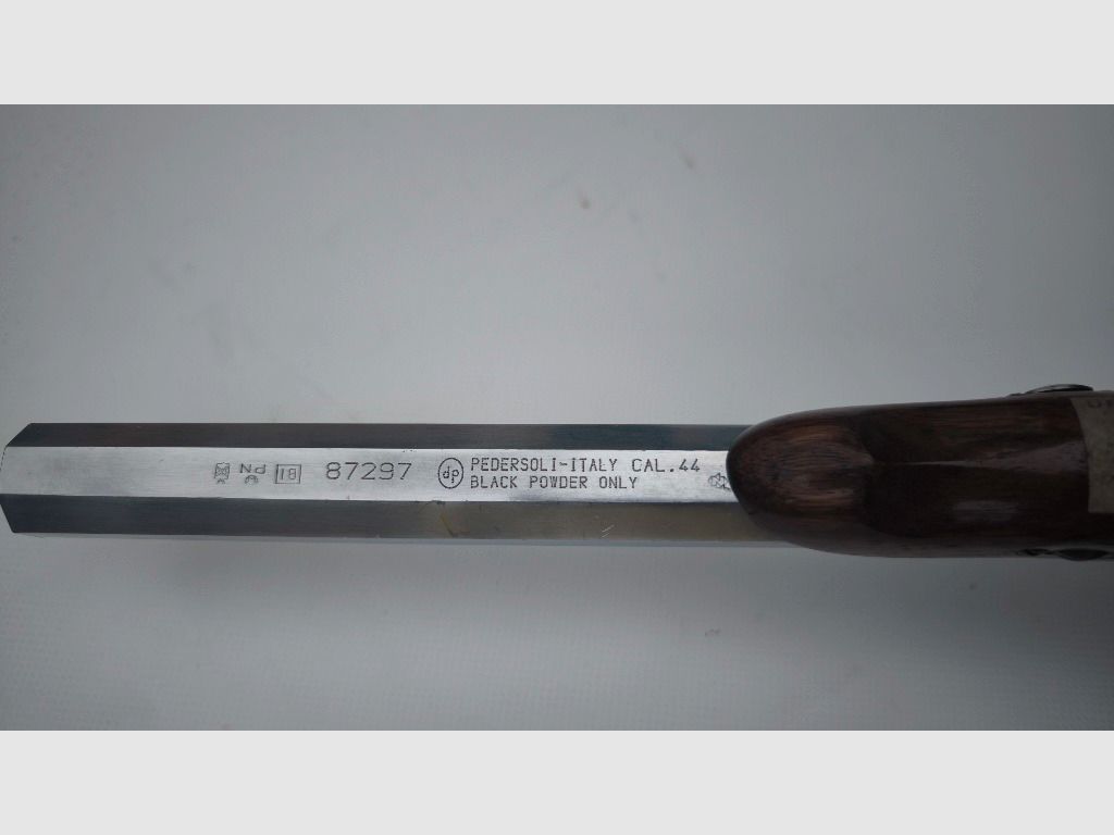 Pedersoli Le Page percussion pistol a avancarica per tiratori sportivi con stiletto .44