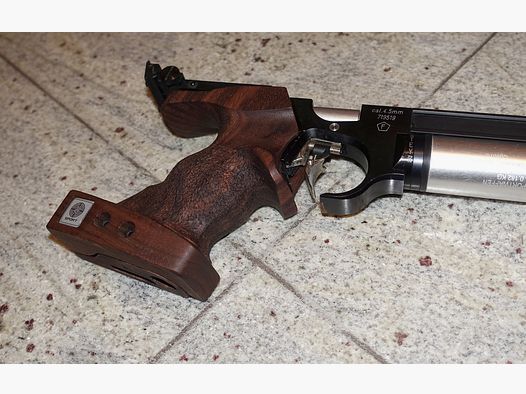 Matchpistool Steyr LP10 met accessoires / Grip S of M