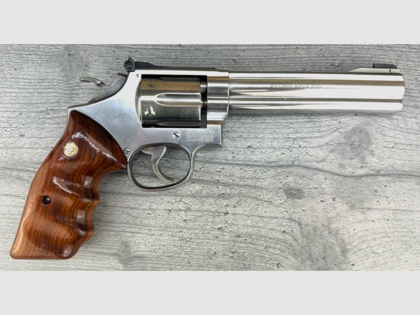 Smith & Wesson Mod. 617-1 Campione di tiro .22 l.r. impugnature in legno
