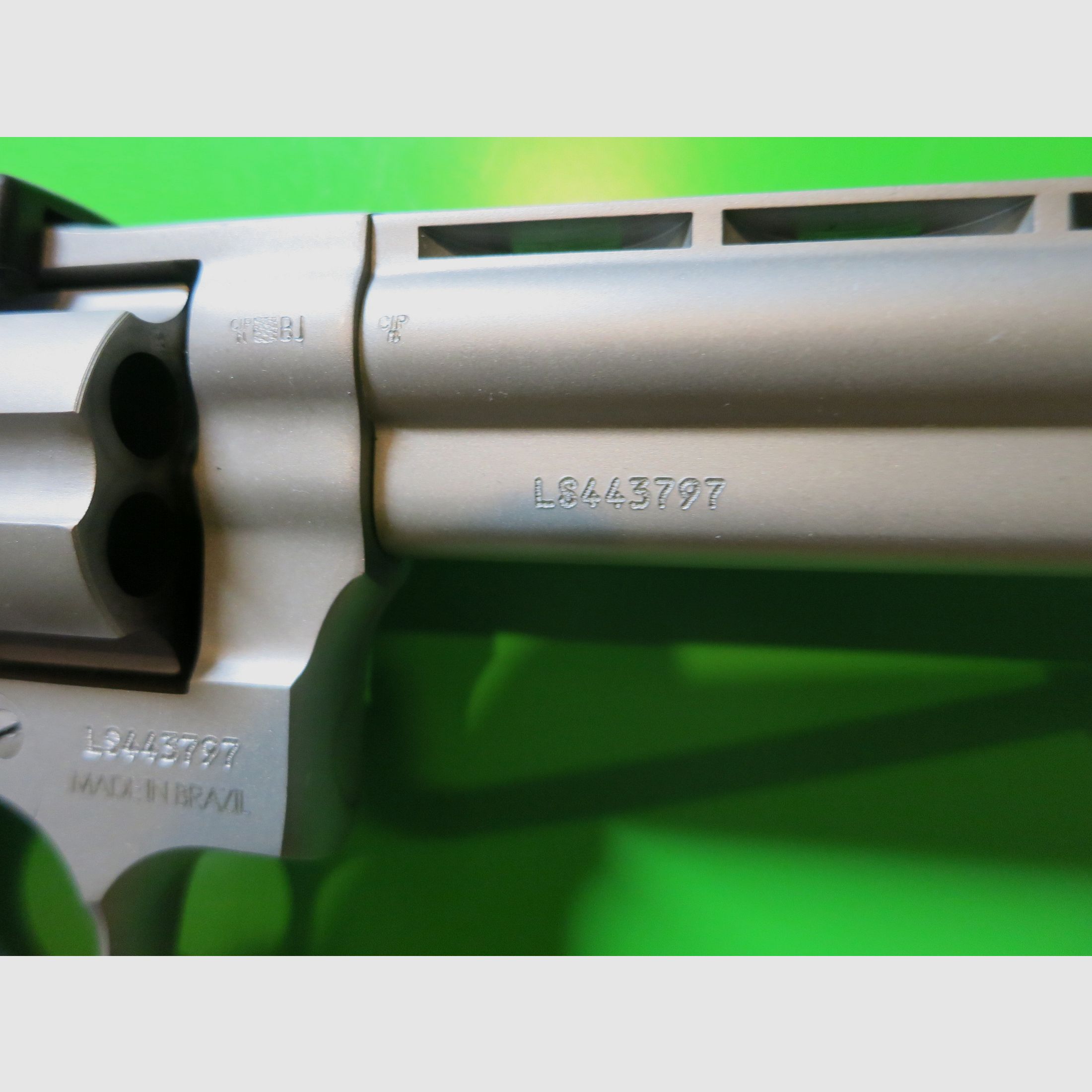 Revoler TAURUS 689, Kal. .357 Magnum,  Edelstahl (stainless), 6" Lauf   #26-