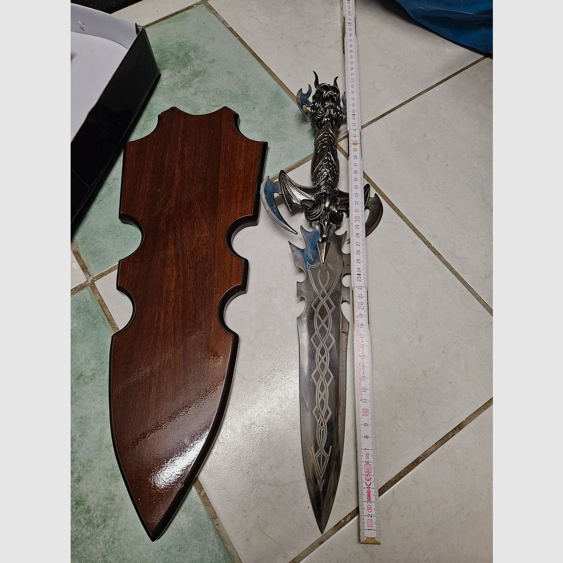 Fantasy Dolch 51cm mit  Wandhalterung aus Holz