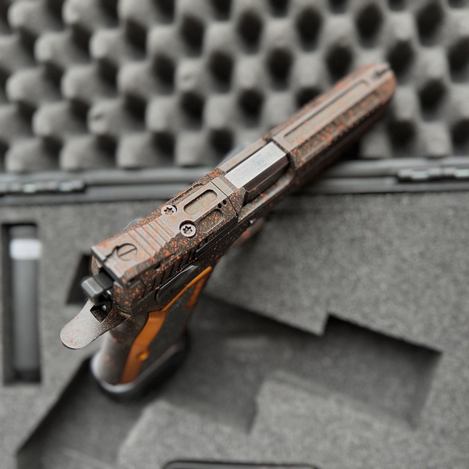 KMR L-02 SPECTRA 9×19 OR SA MAGWELL & THUMBREST BLACK/ORANGE DOTS, Bild 3 von 6