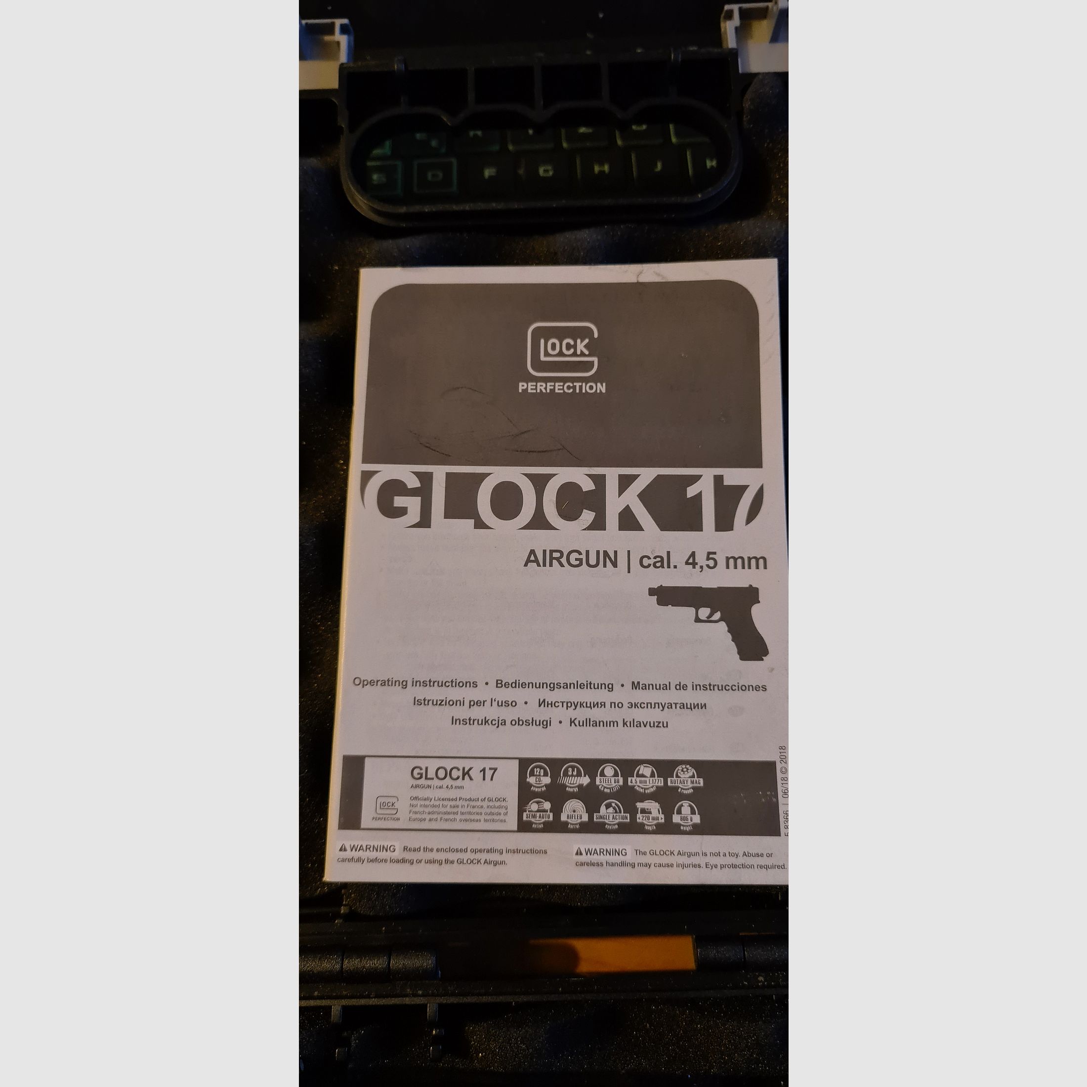 Glock 17 with barrel thread Co2 pistol caliber 4.5 mm steel BB / Diabolo blowback