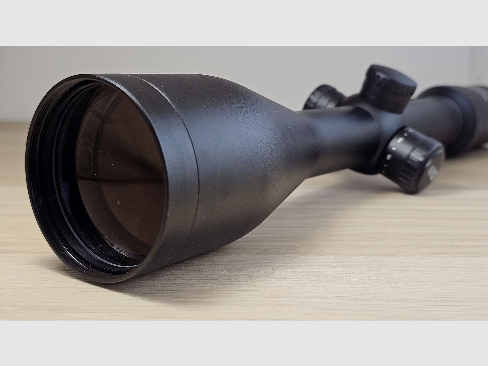 Viseur Meopta MeoStar R1 3-12x56 RD (point lumineux, Abs. 4C) incluant le montage Blaser original (anneaux de 30 mm) et des capuchons Flip-Open