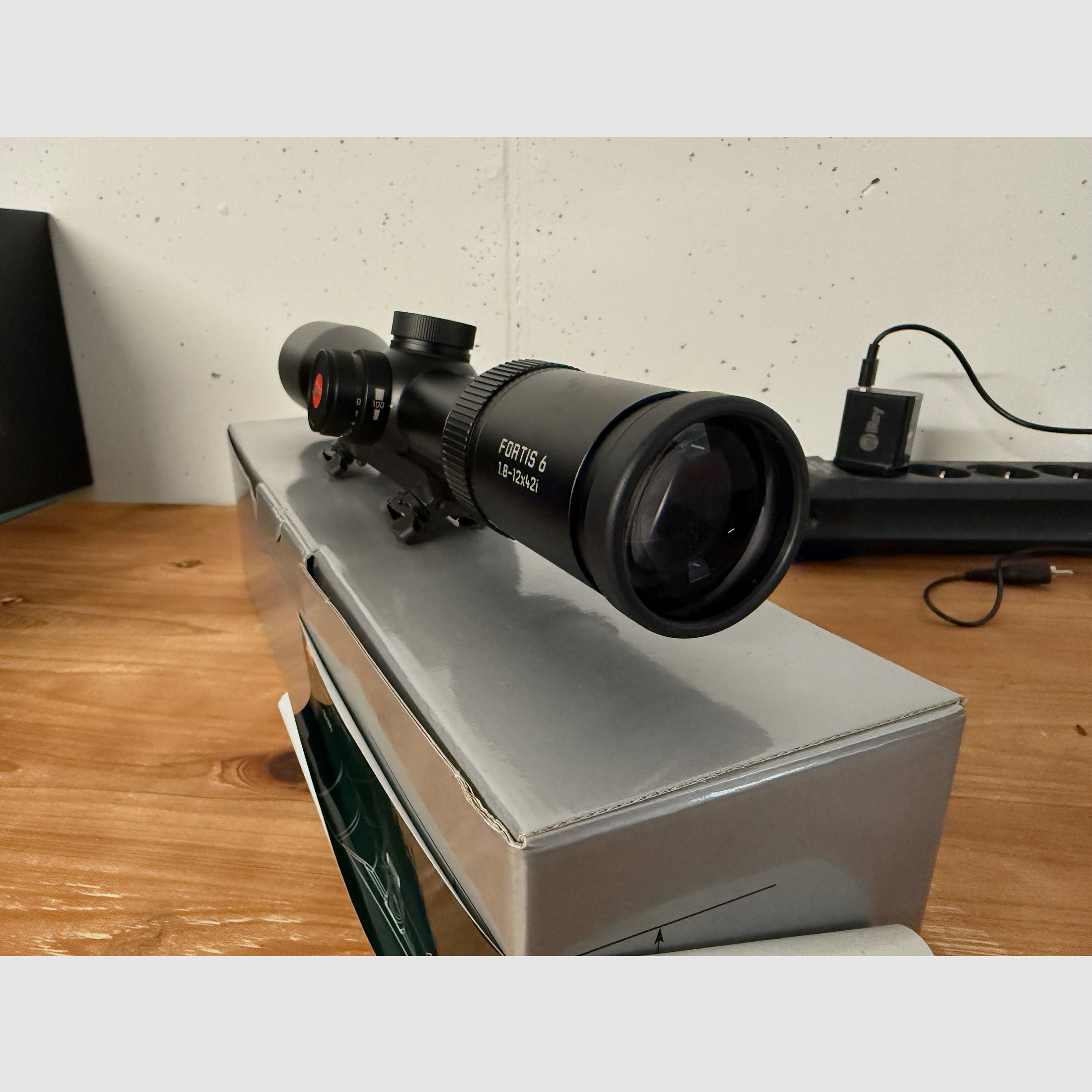 Leica Fortis 6 1.8–12x42i L-4a mit Schiene – Neuwertig aus 2024