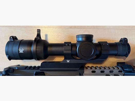 Vortex Strike Eagle 1-10x24 FFP EBR8 BDC MRAD + Vortex scope mount